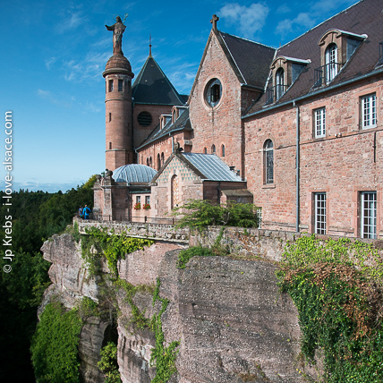 Le monastre du mont Sainte Odile remonte au Moyen Age. C'est le lieu de plerinage le plus frquent d'Alsace. 