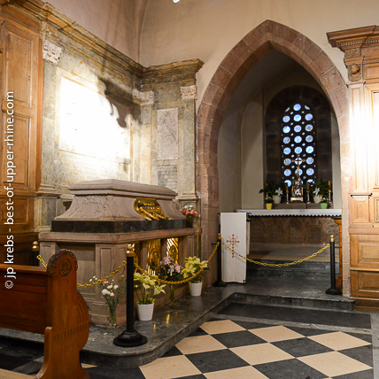 Sarkophag der heiligen Odilia in der Grabkapelle - Odilienberg im Elsass